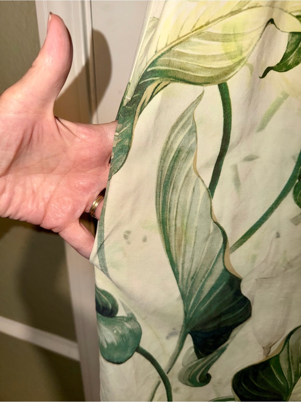 Tommy Bahama Graceful Blooms 30th Anniversary 100% Silk Cream Shift Dress - Picture 4 of 8